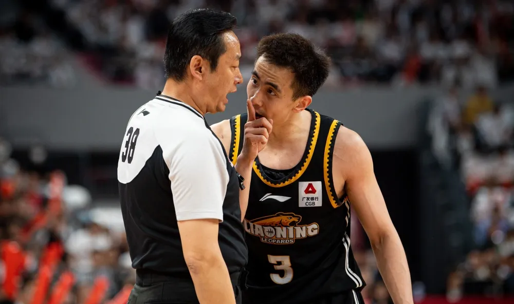 NG体育官网岭南山猫队险胜皖南雄鲨队，体操公开赛上演关键失误成转折！全面提速抢占先机的简单介绍