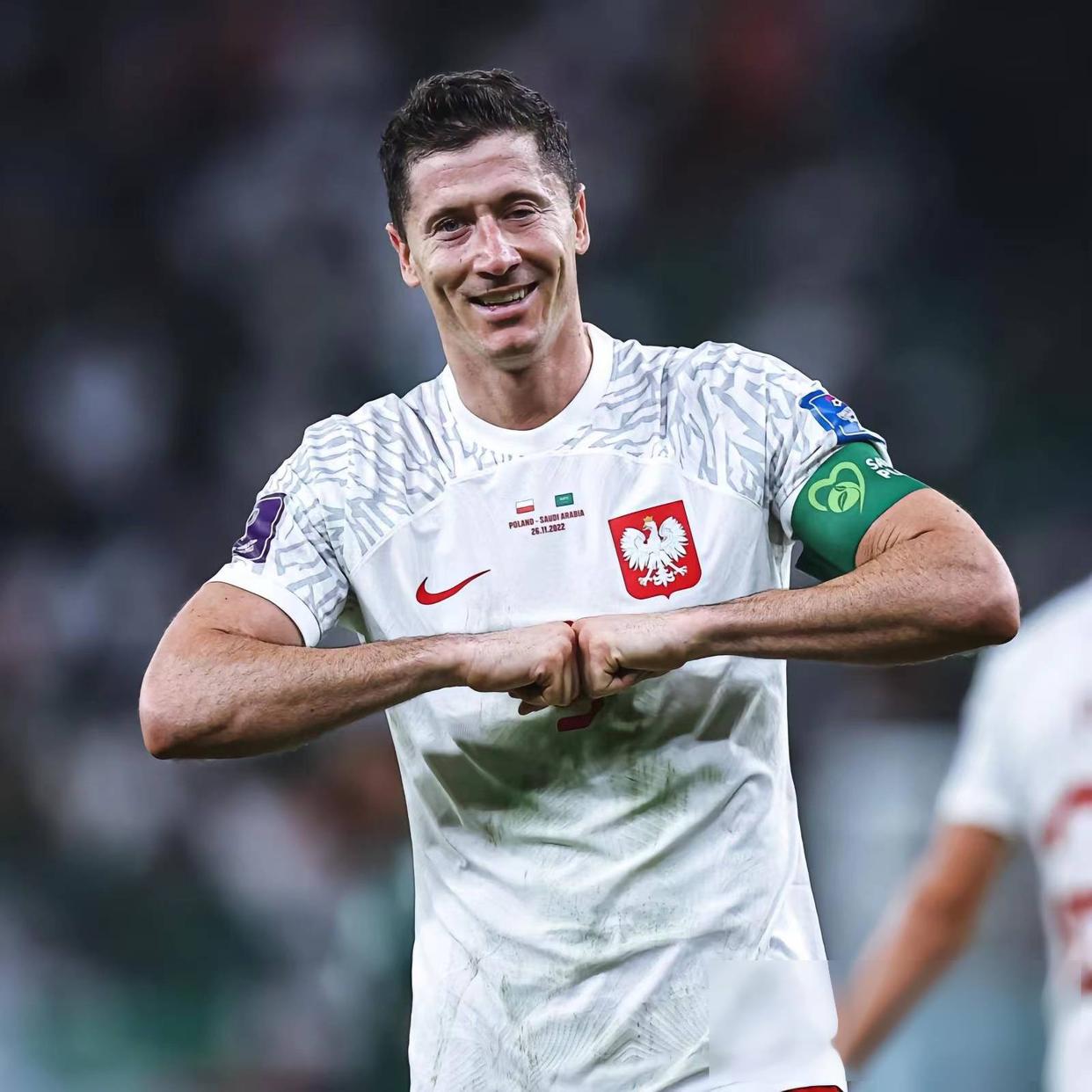 NG体育官方网站包含最后时刻胜出引发热议！，莱万多夫斯基在尤文图斯比赛中最后时刻胜出全场沸腾不已的词条