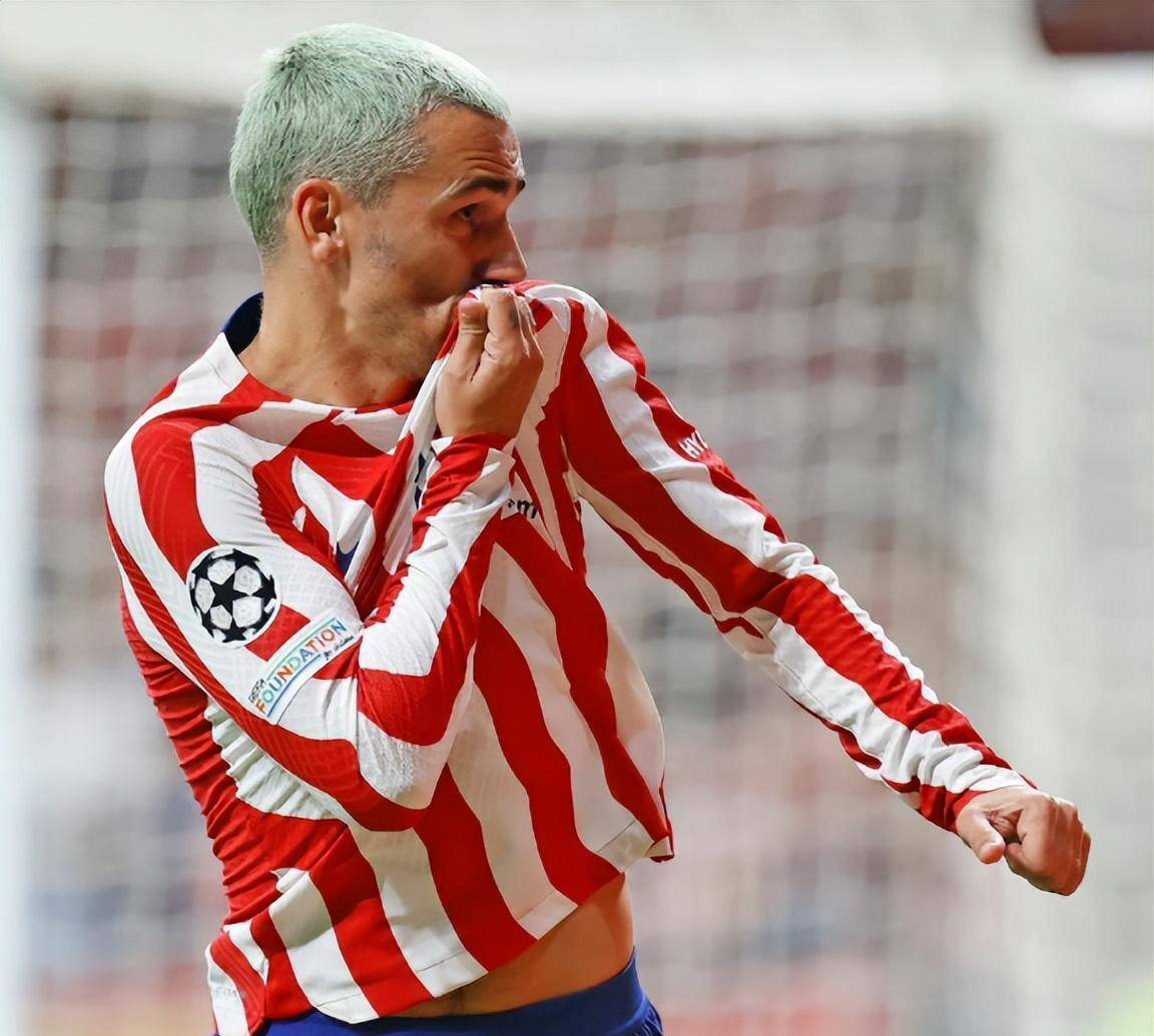 NG体育关于莱万多夫斯基在SKT比赛中绝杀，比分优势明显引发热议！的信息